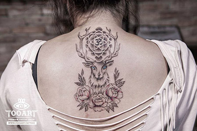 hình xăm dọc lưng nữ